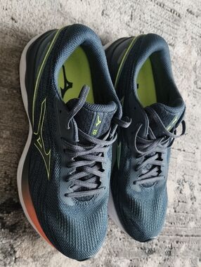 Mizuno Men’s Navy and Lime Running Shoes
